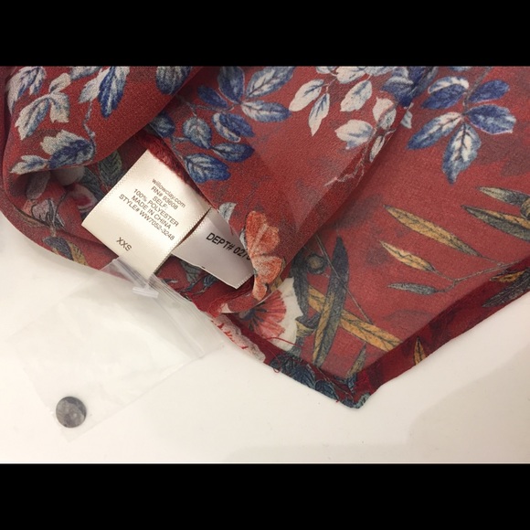 SOLD! Willow & Clay Deep Red Floral Blouse NWT - Picture 5 of 5